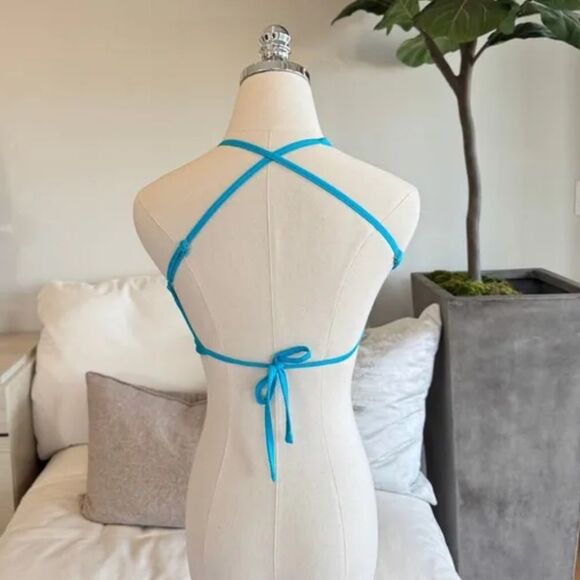 NWOT Superdown Blue Asymmetrical Strappy Back Bralette Crop Top Size Small - Picture 4 of 4